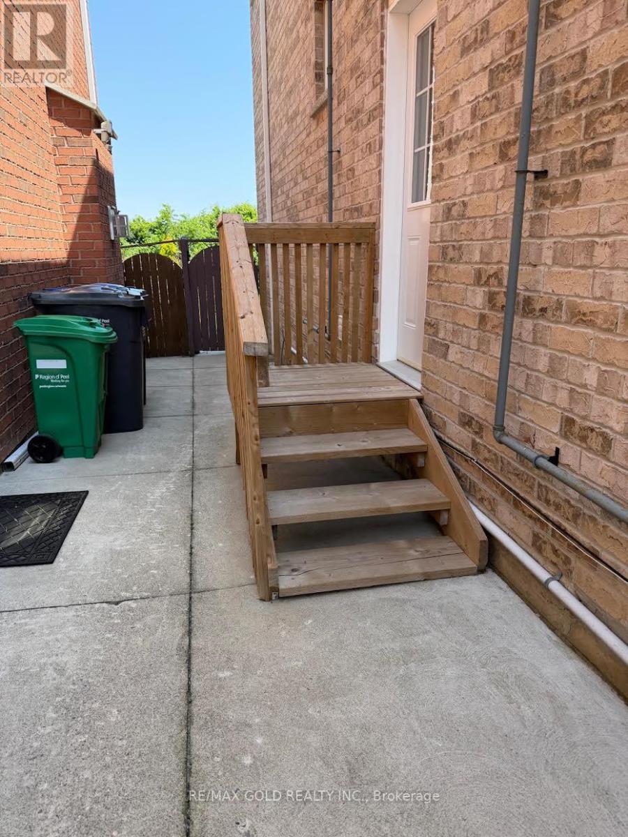 Bsmt - 20 Hiking Court, Brampton, Ontario L6T 0M6 - Photo 4 - W13634328