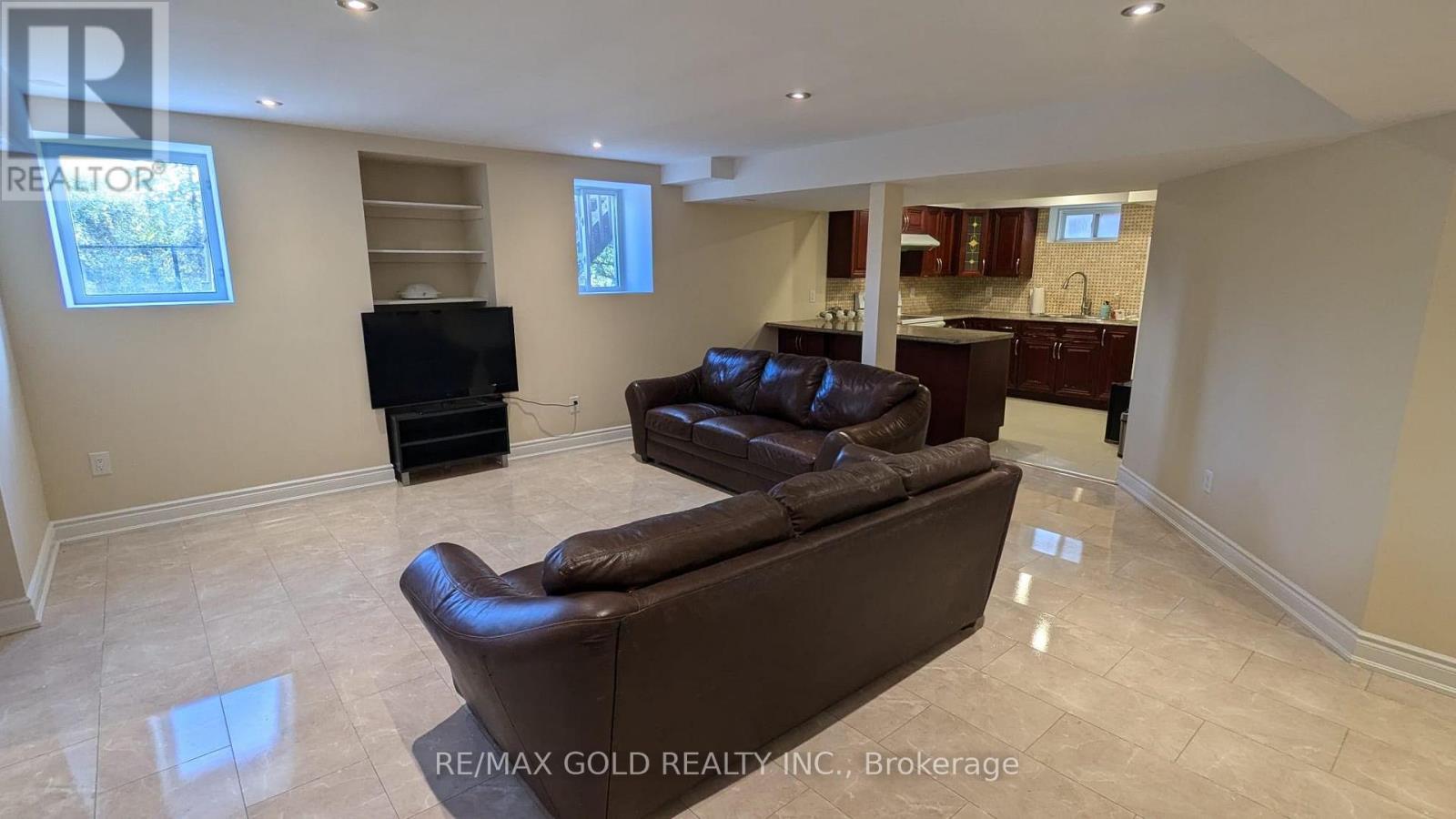 Bsmt - 20 Hiking Court, Brampton, Ontario L6T 0M6 - Photo 6 - W13634328