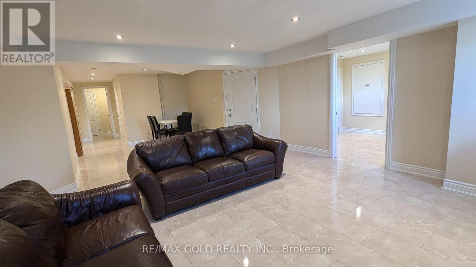 Bsmt - 20 Hiking Court, Brampton, Ontario L6T 0M6 - Photo 8 - W13634328