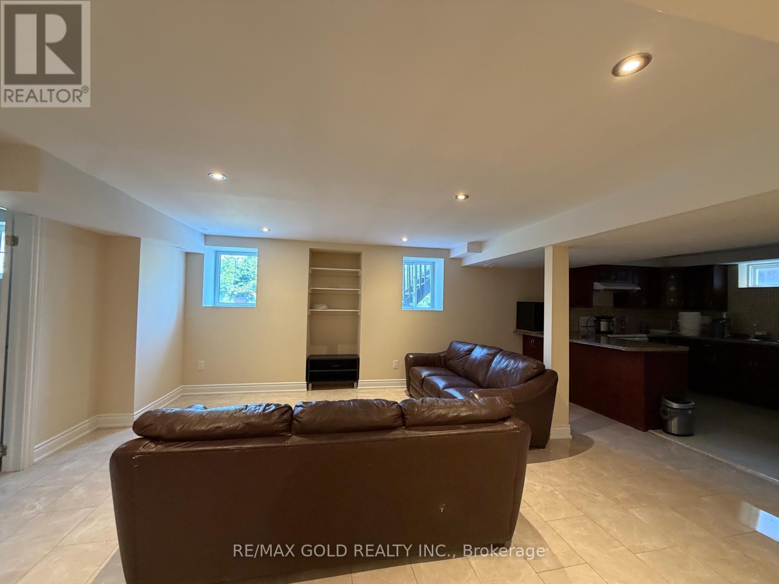 Bsmt - 20 Hiking Court, Brampton, Ontario L6T 0M6 - Photo 9 - W13634328