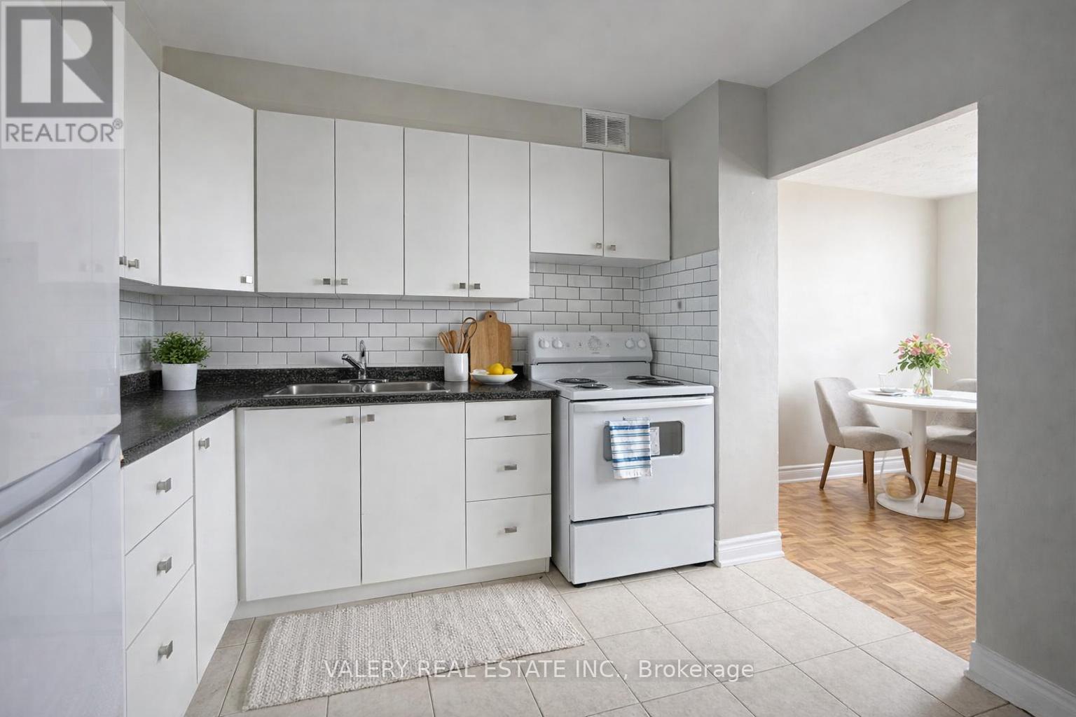 1103 - 890 Jane Street, Toronto, Ontario  M6N 4C3 - Photo 2 - W13634362