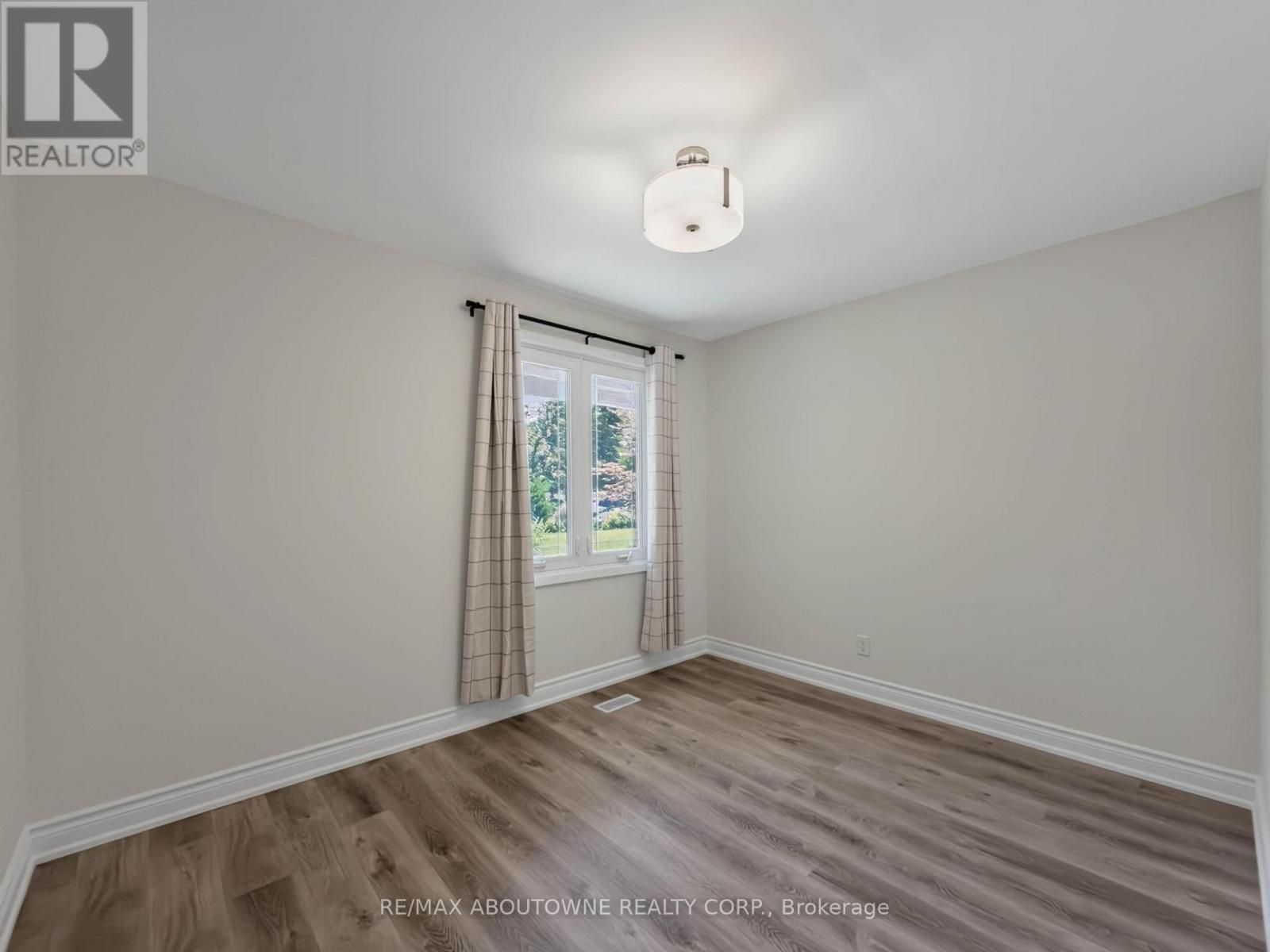 Upper - 2130 Greenhurst Avenue, Mississauga, Ontario  L4X 1J6 - Photo 15 - W13634406