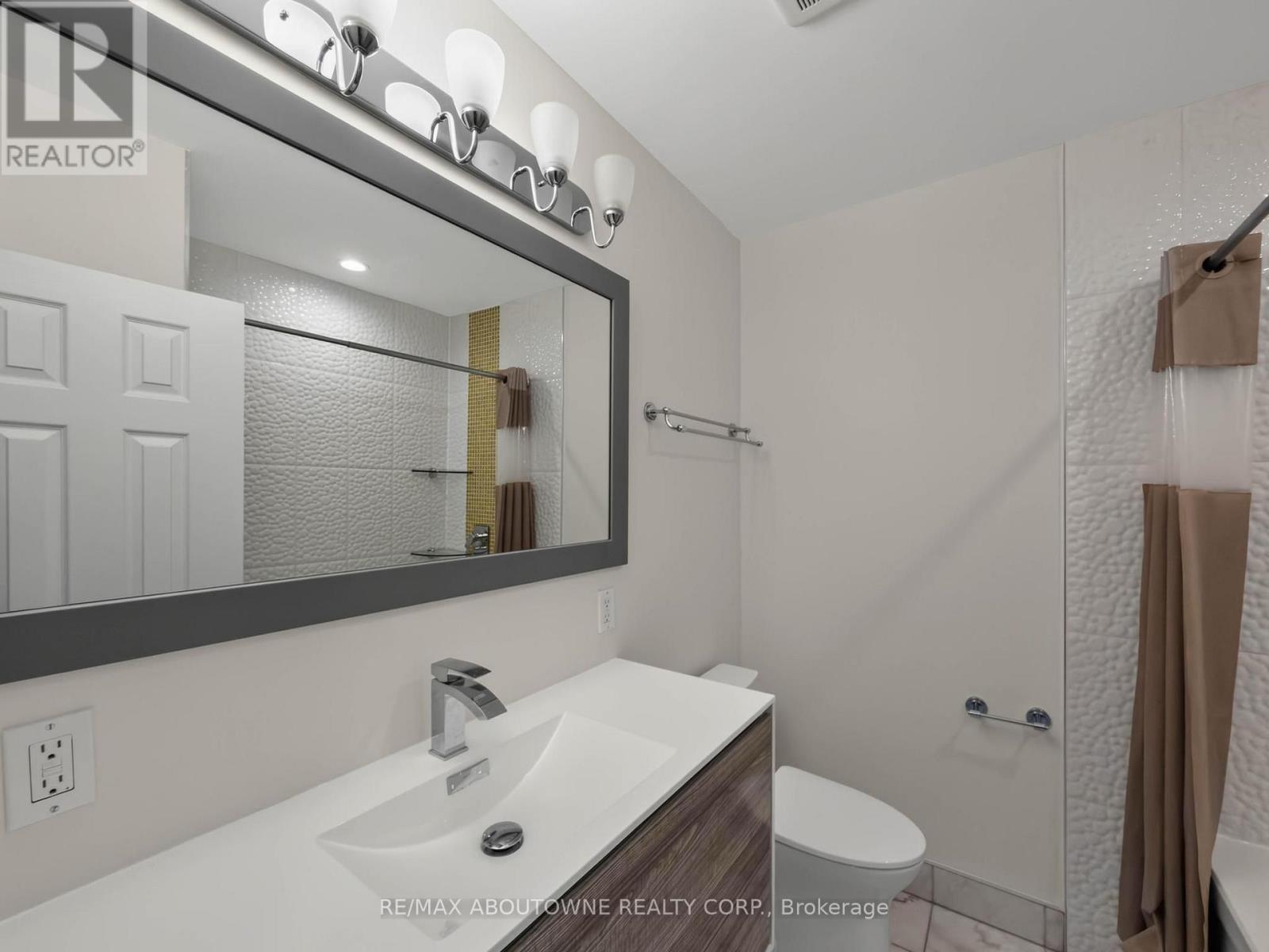 Upper - 2130 Greenhurst Avenue, Mississauga, Ontario  L4X 1J6 - Photo 16 - W13634406