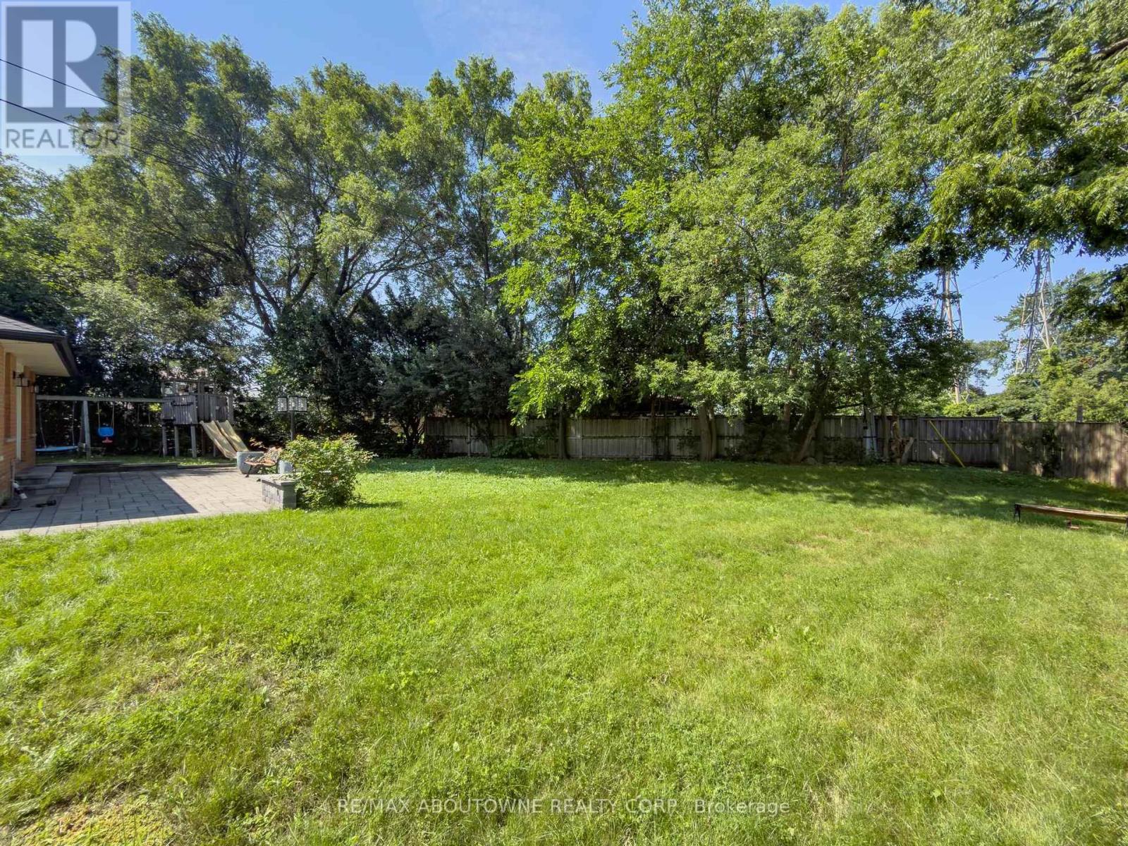 Upper - 2130 Greenhurst Avenue, Mississauga, Ontario  L4X 1J6 - Photo 4 - W13634406