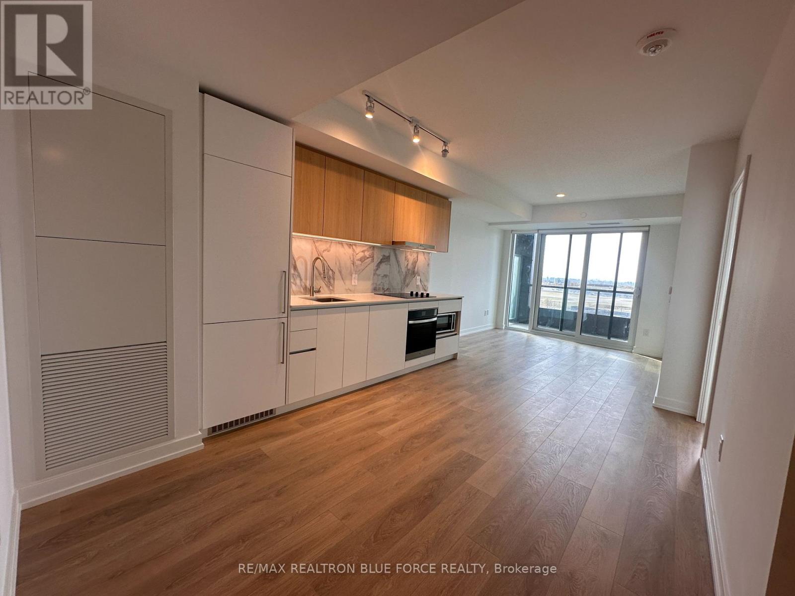 1215 - 1100 Sheppard Avenue W, Toronto, Ontario  M3K 0E4 - Photo 2 - W13634454