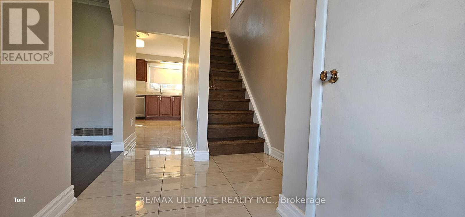 Main - 187 Epsom Downs Drive, Toronto, Ontario  M3M 1S8 - Photo 9 - W13634460