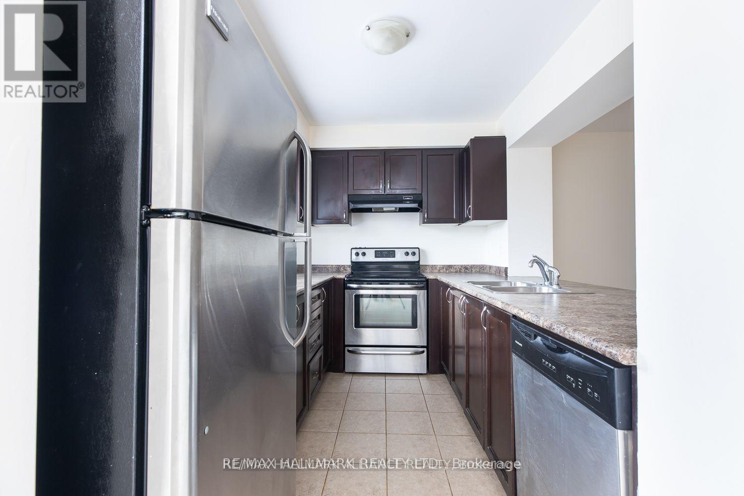 142 Baycliffe Crescent, Brampton, Ontario  L7A 3Z3 - Photo 4 - W13634482