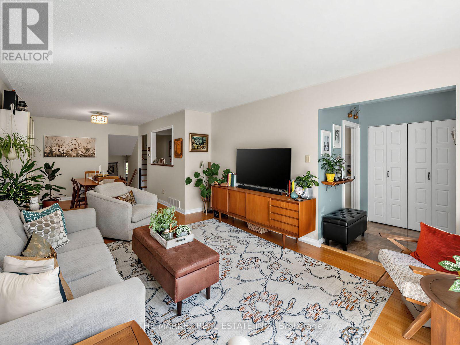 1033 Franconia Drive, Mississauga, Ontario  L4Y 2L6 - Photo 10 - W13634520