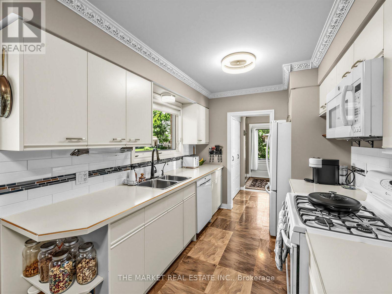 1033 Franconia Drive, Mississauga, Ontario  L4Y 2L6 - Photo 17 - W13634520