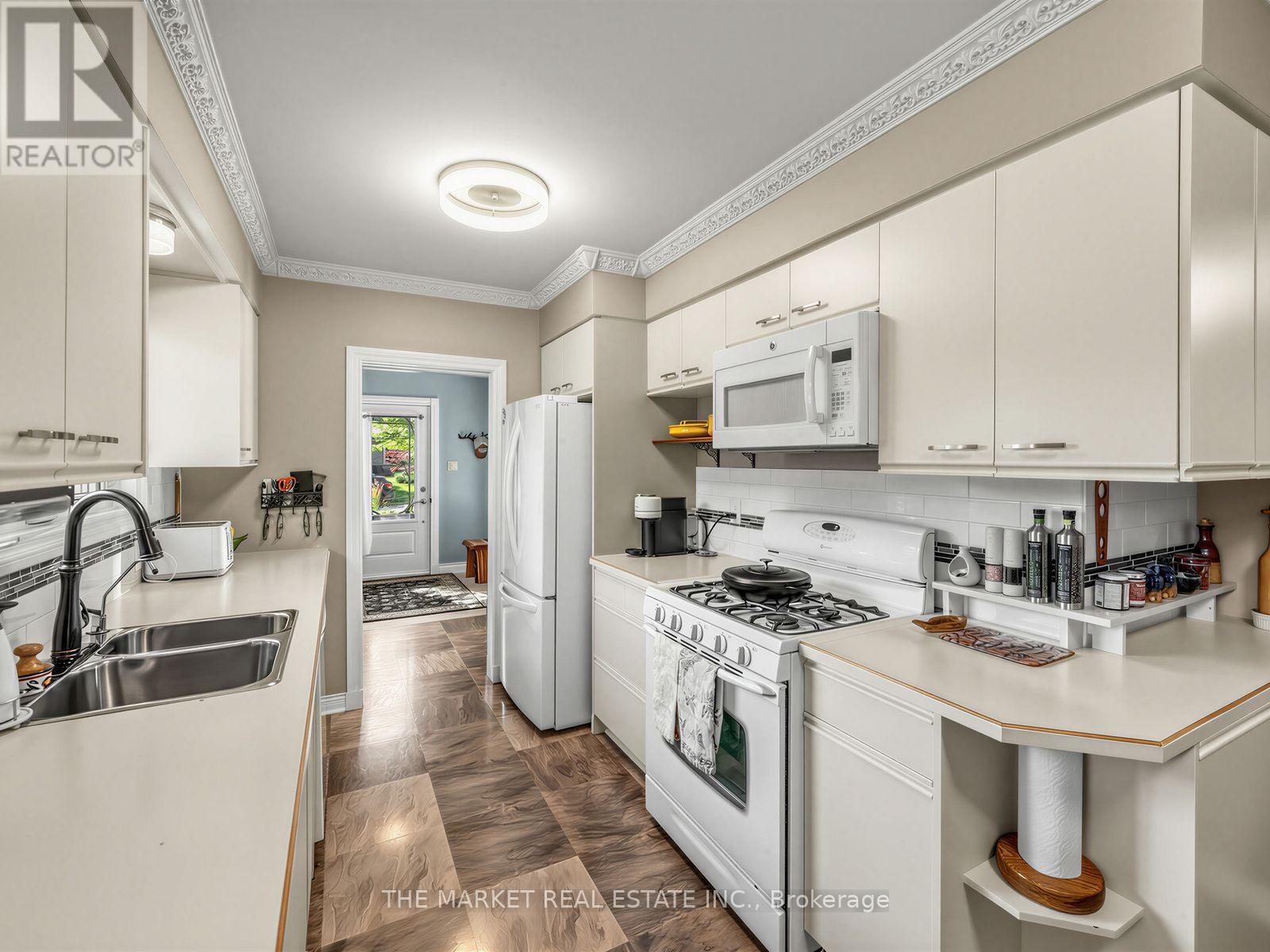 1033 Franconia Drive, Mississauga, Ontario  L4Y 2L6 - Photo 18 - W13634520