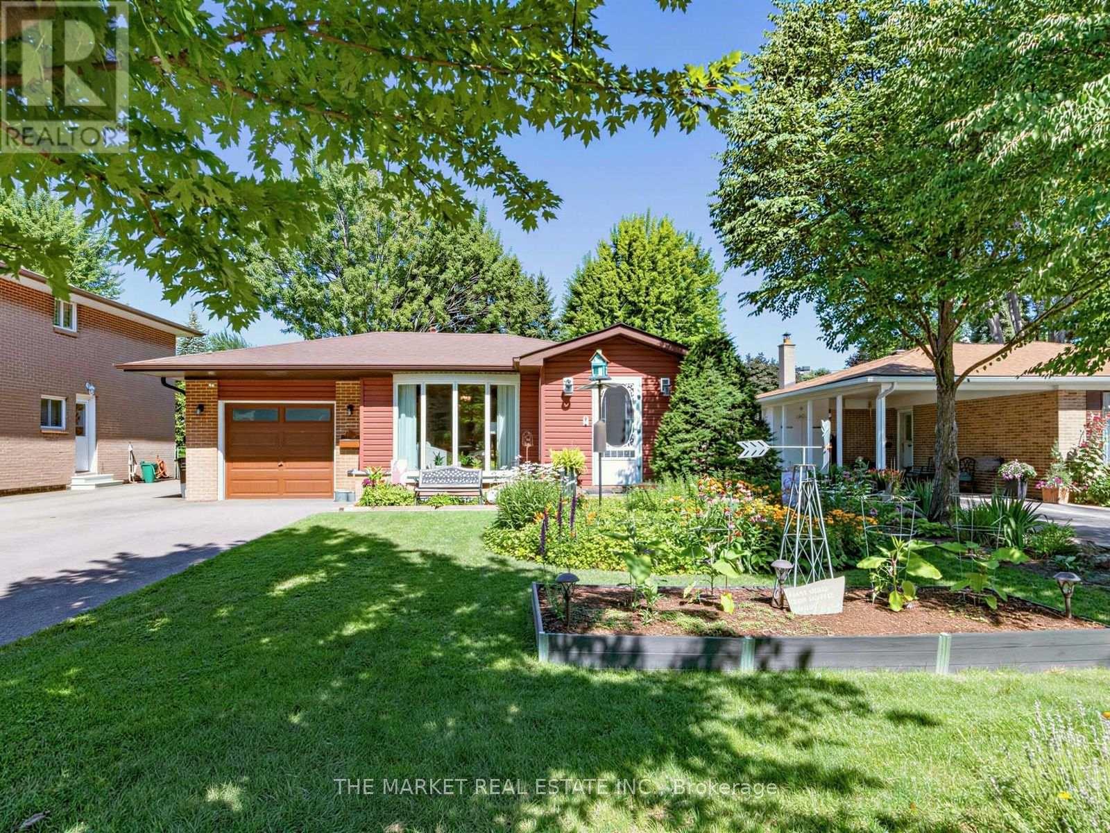 1033 Franconia Drive, Mississauga, Ontario  L4Y 2L6 - Photo 2 - W13634520