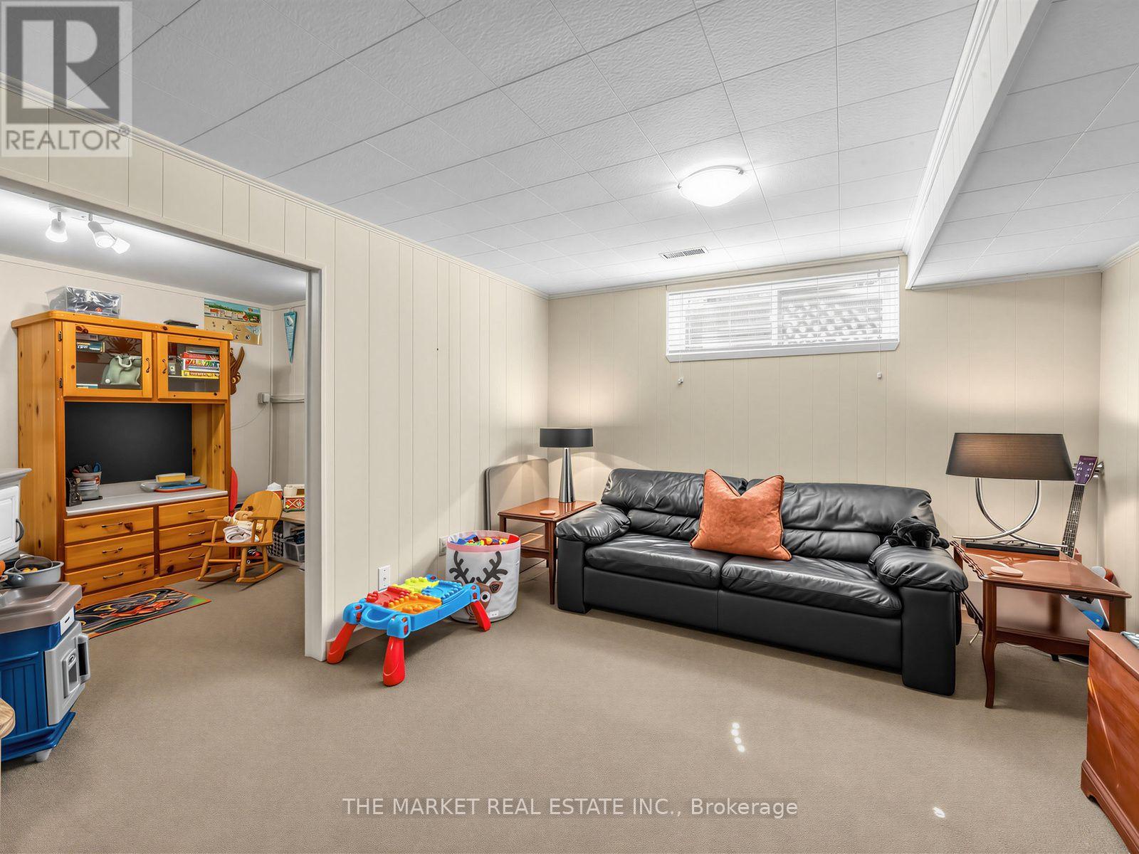 1033 Franconia Drive, Mississauga, Ontario  L4Y 2L6 - Photo 36 - W13634520