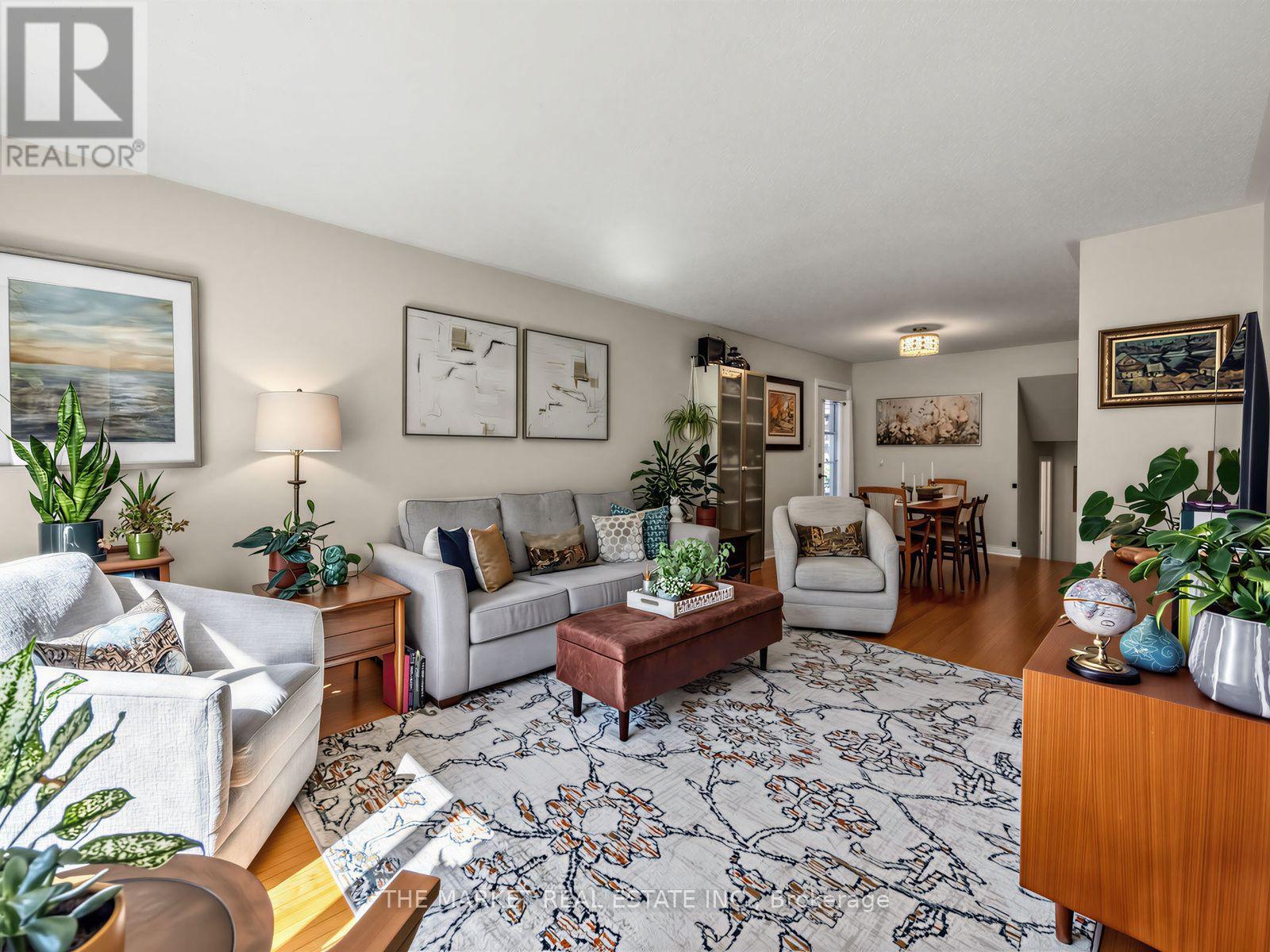 1033 Franconia Drive, Mississauga, Ontario  L4Y 2L6 - Photo 5 - W13634520
