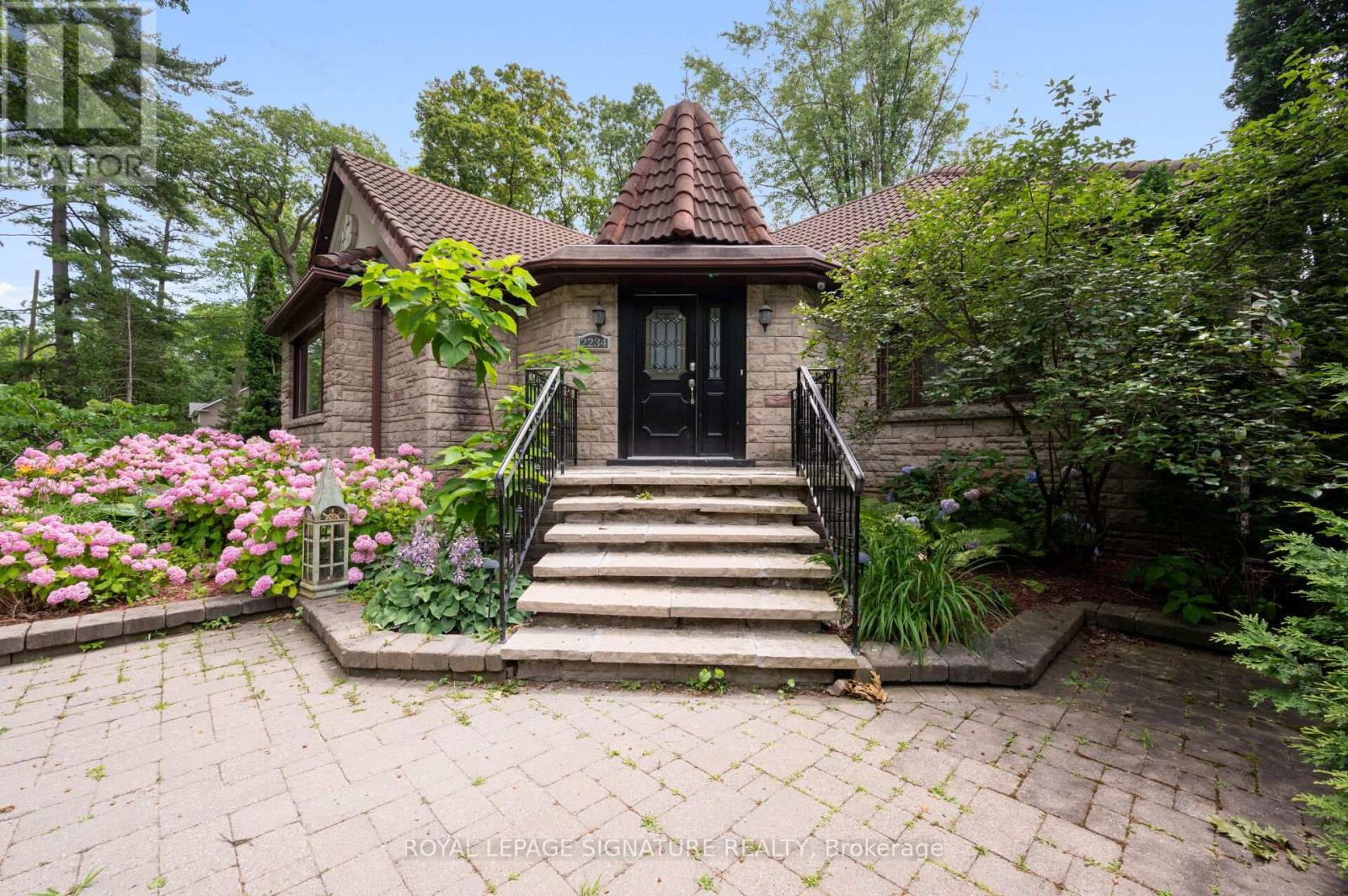 2234 Gordon Drive, Mississauga, Ontario  L5B 1S9 - Photo 3 - W13634524