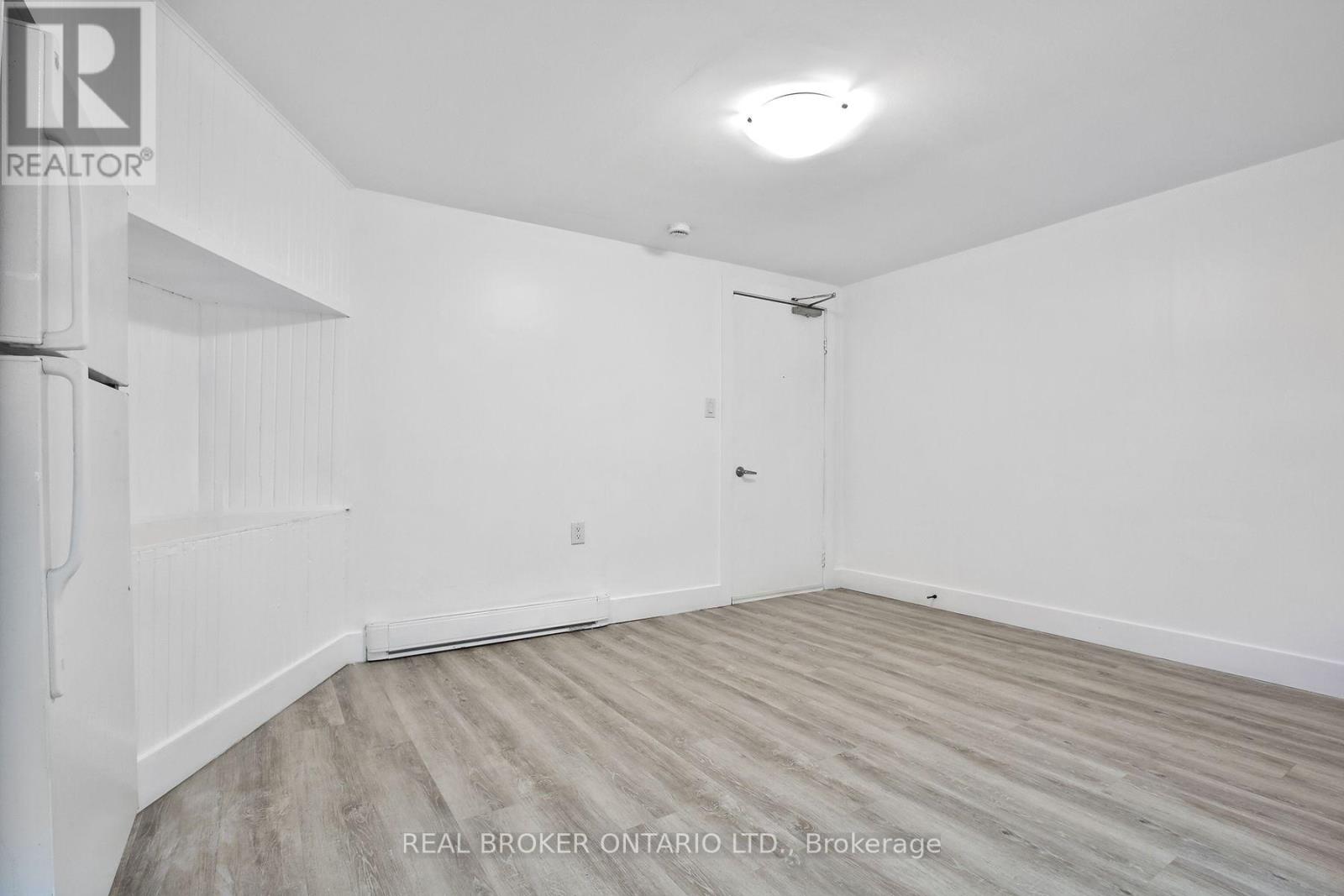 6 - 252 Sixth Street, Toronto, Ontario  M8V 3A7 - Photo 2 - W13634536