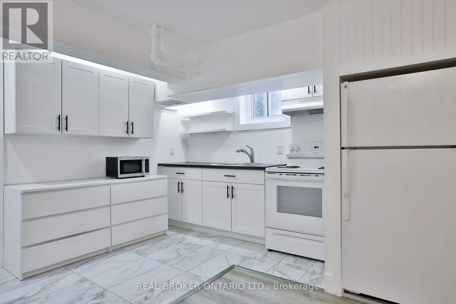 6 - 252 Sixth Street, Toronto, Ontario  M8V 3A7 - Photo 4 - W13634536