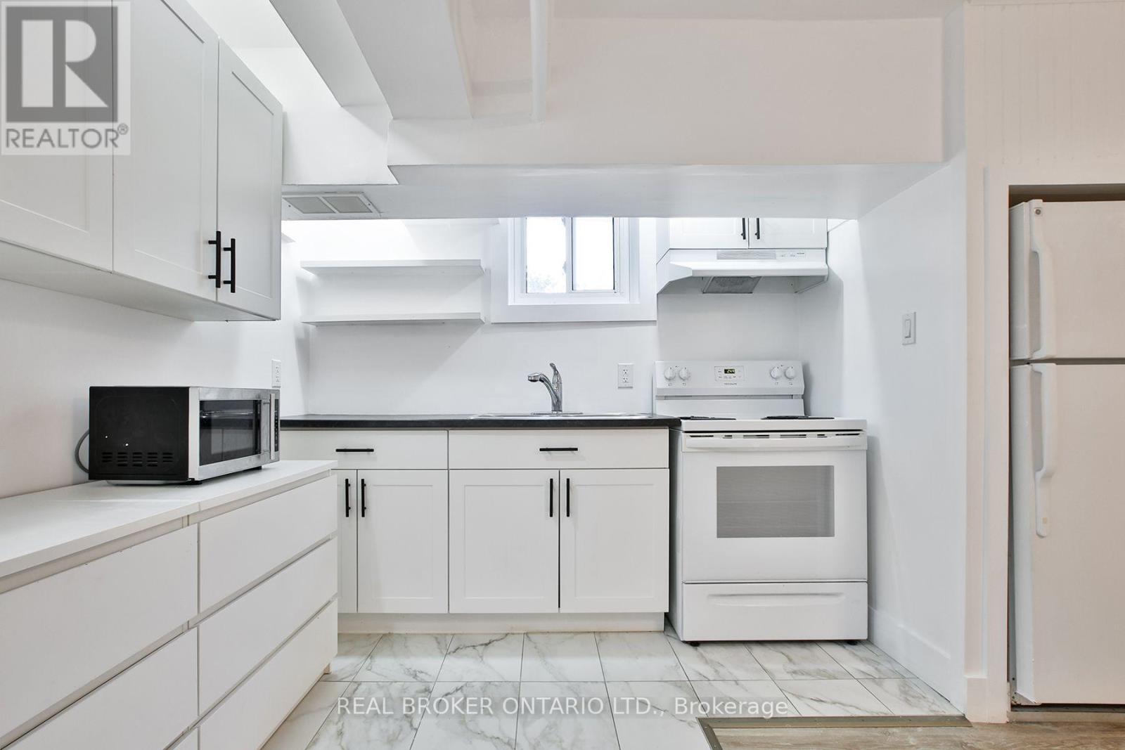 6 - 252 Sixth Street, Toronto, Ontario  M8V 3A7 - Photo 5 - W13634536