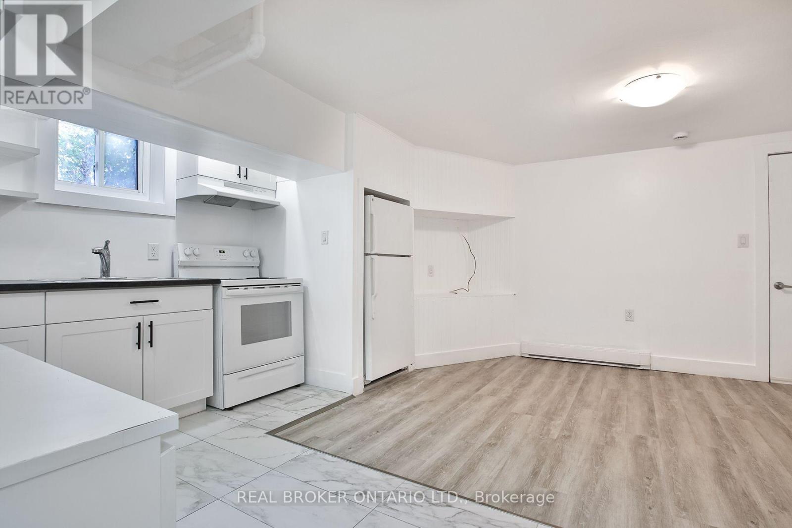 6 - 252 Sixth Street, Toronto, Ontario  M8V 3A7 - Photo 7 - W13634536