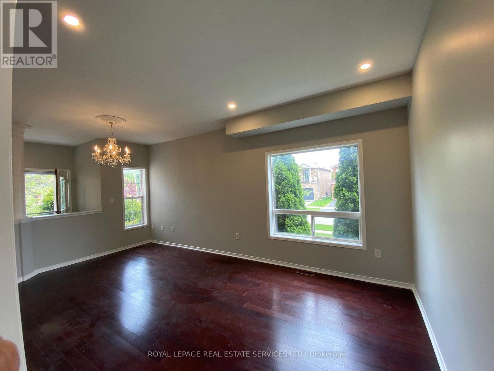 2362 Woodridge Way, Oakville, Ontario  L6H 6S3 - Photo 4 - W13634554