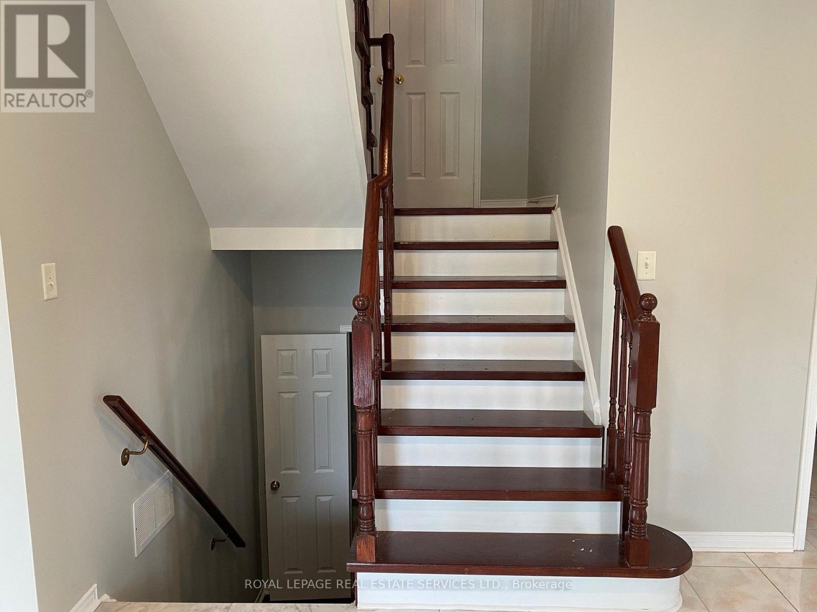 2362 Woodridge Way, Oakville, Ontario  L6H 6S3 - Photo 7 - W13634554