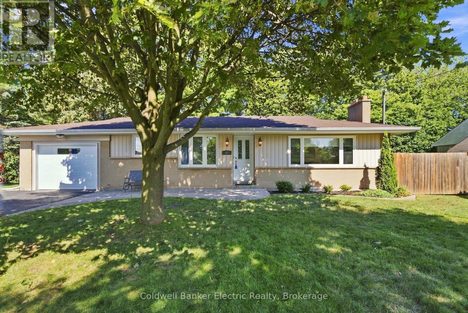 47 Grandview Street N, Oshawa, Ontario  L1G 6N6 - Photo 2 - E13633618