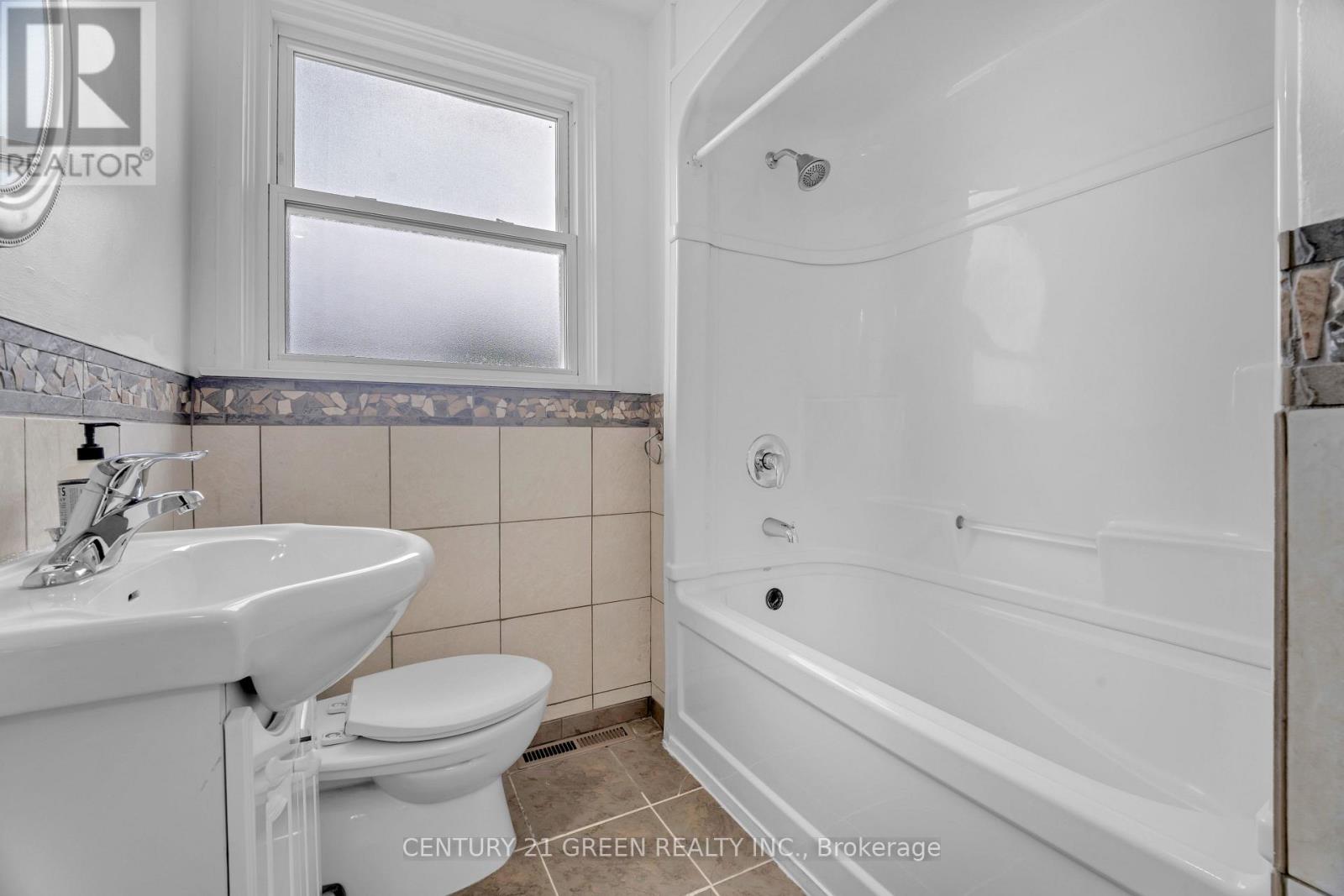 7340 Wilson Crescent, Niagara Falls, Ontario  L2G 4S1 - Photo 11 - X13634260