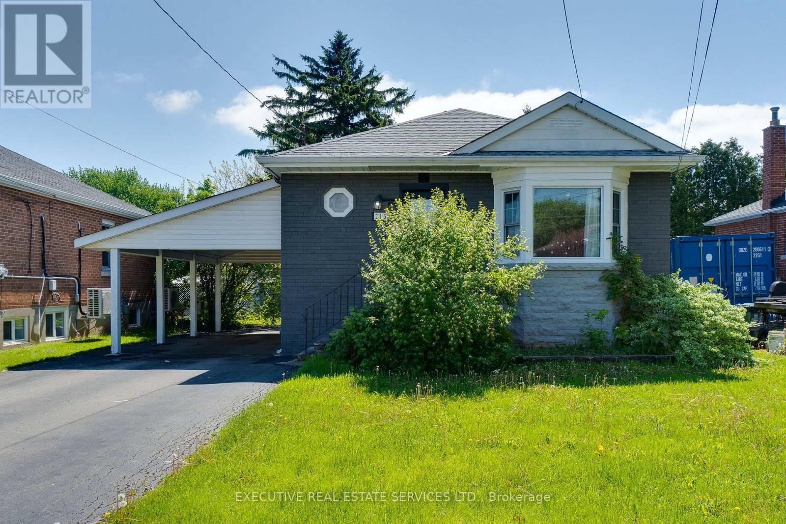 213 East 32nd Street, Hamilton, Ontario  L8V 3S3 - Photo 2 - X13634334