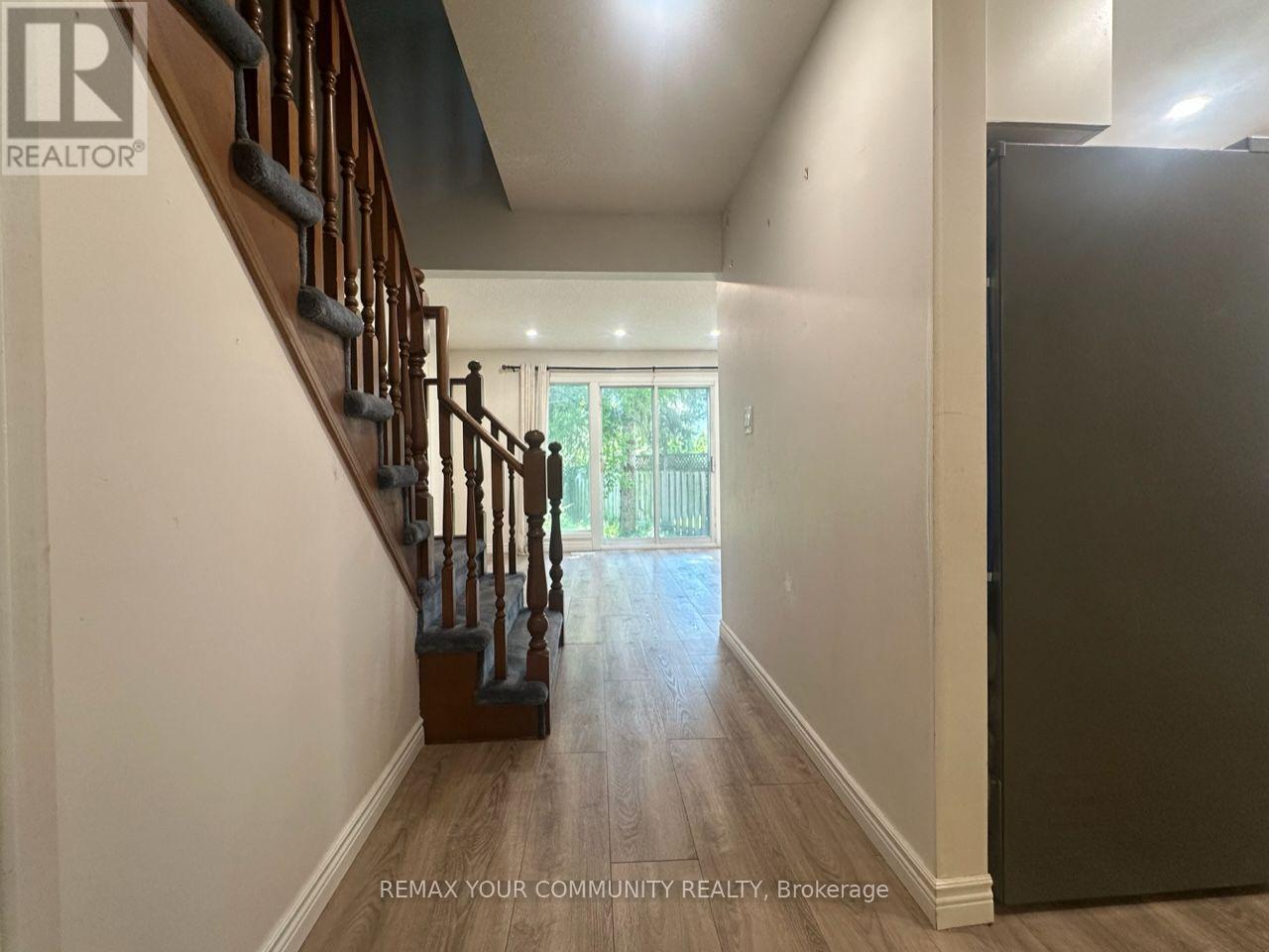 9 Buchanan Crescent, Thorold, Ontario  L2V 4S2 - Photo 3 - X13634352
