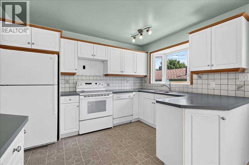 7727 Bowcliffe Crescent NW, Calgary, Alberta  T3B 2S6 - Photo 4 - A2328949