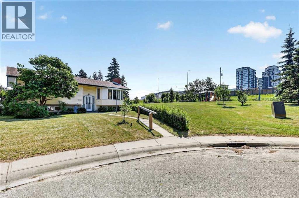 7727 Bowcliffe Crescent NW, Calgary, Alberta  T3B 2S6 - Photo 46 - A2328949