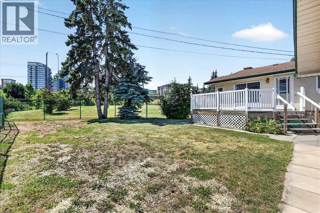 7727 Bowcliffe Crescent NW, Calgary, Alberta  T3B 2S6 - Photo 43 - A2328949