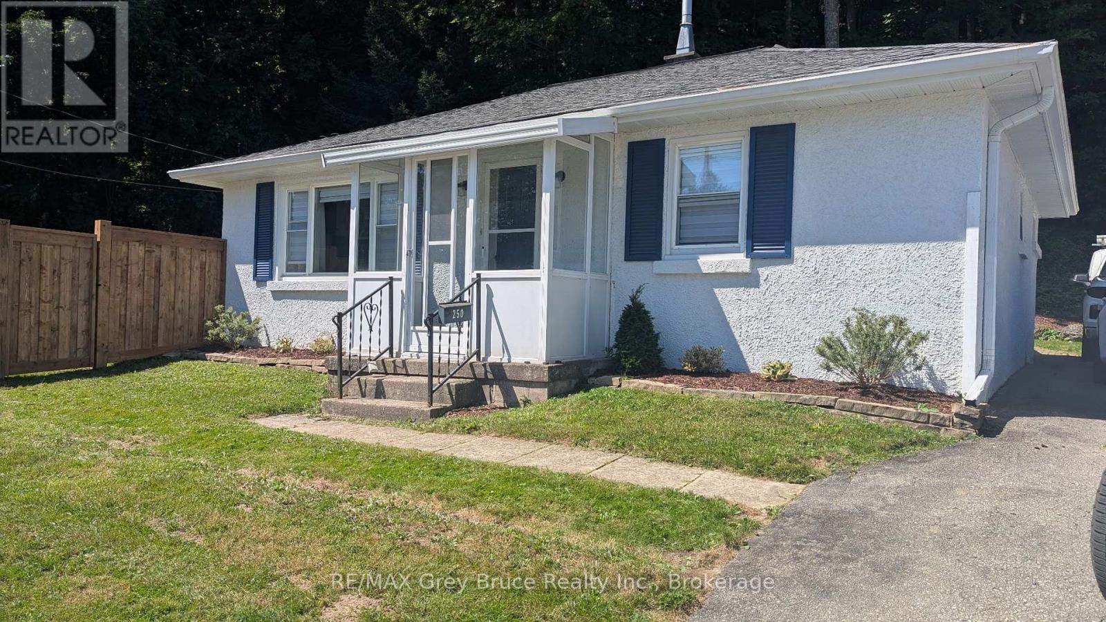 250 2ND AVENUE E, Owen Sound, Ontario