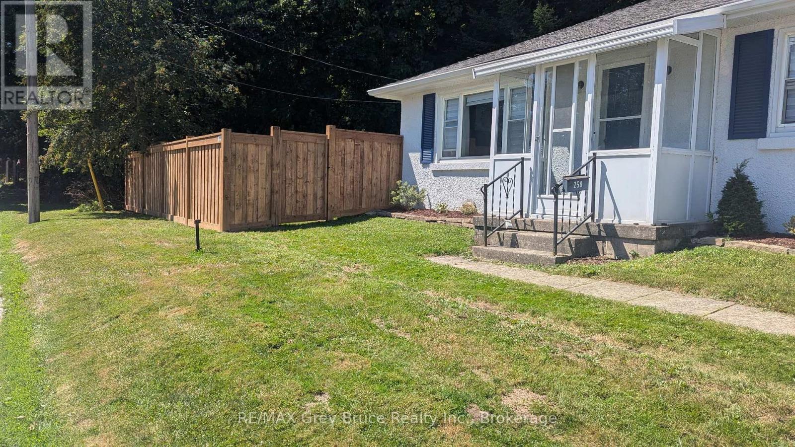 250 2nd Avenue E, Owen Sound, Ontario  N4K 2E6 - Photo 2 - X13557190