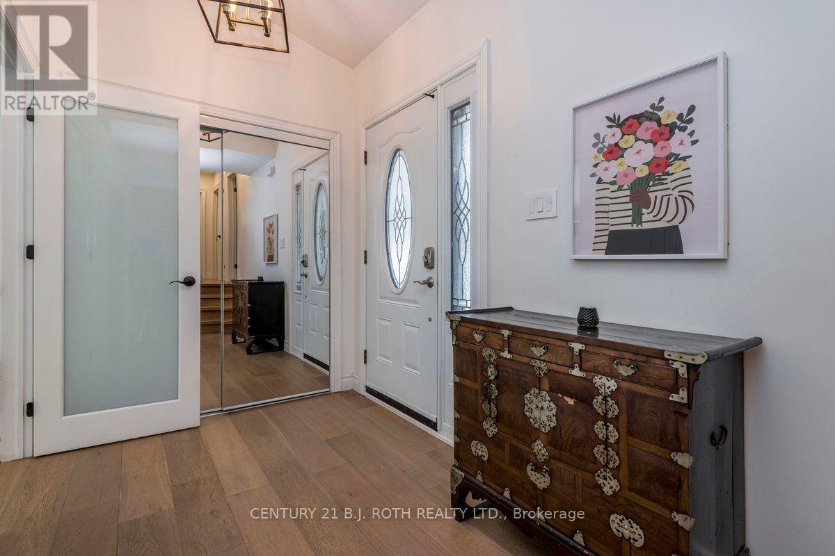 1 Ottaway Avenue, Barrie, Ontario  L4M 2W6 - Photo 2 - S13571160