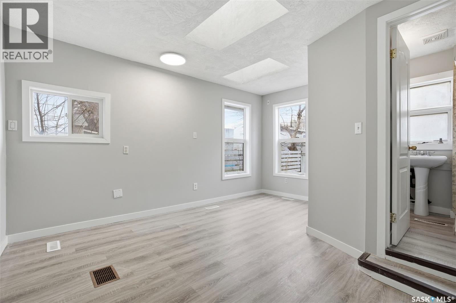1721 E Avenue N, Saskatoon, Saskatchewan  S7L 1V3 - Photo 24 - SK044425