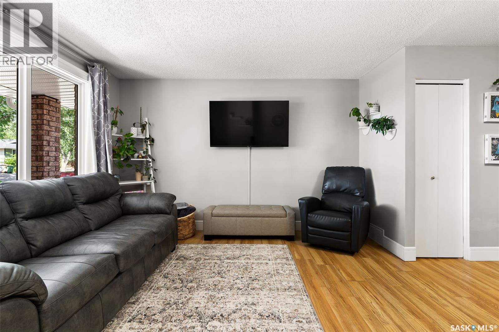 23 Price Crescent, Regina, Saskatchewan  S4R 6R7 - Photo 4 - SK044337