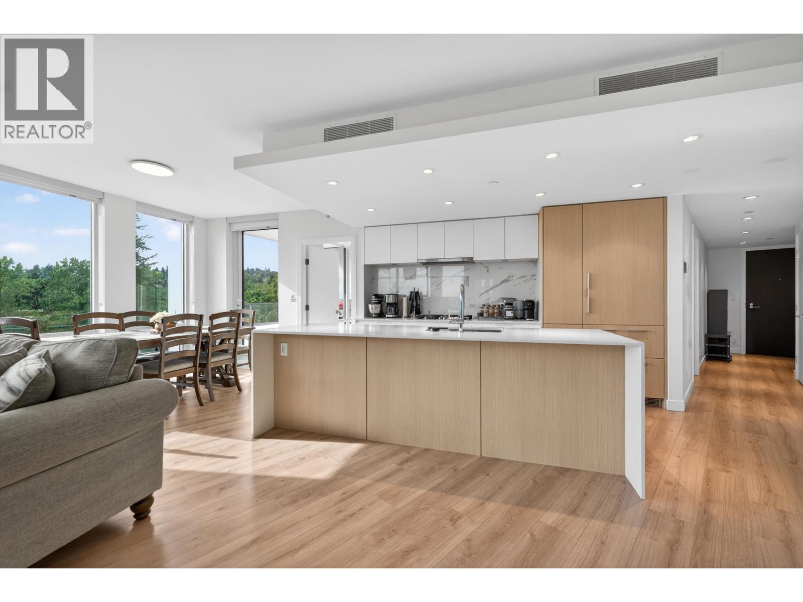 807 1500 FERN STREET, North Vancouver, British Columbia