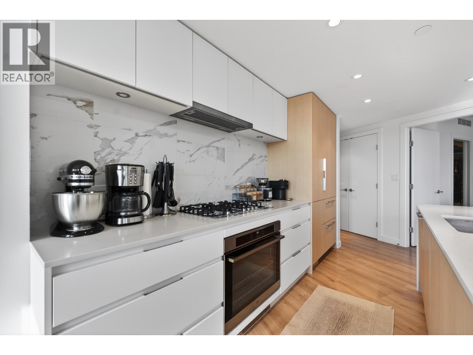 807 1500 Fern Street, North Vancouver, British Columbia  V7J 0E6 - Photo 4 - R3152034