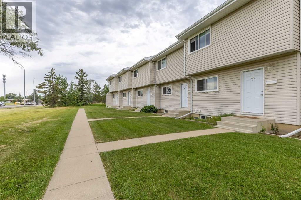 43, 55 Lemoyne Crescent W, Lethbridge, Alberta T1K 4J7 - Photo 3 - A2330868