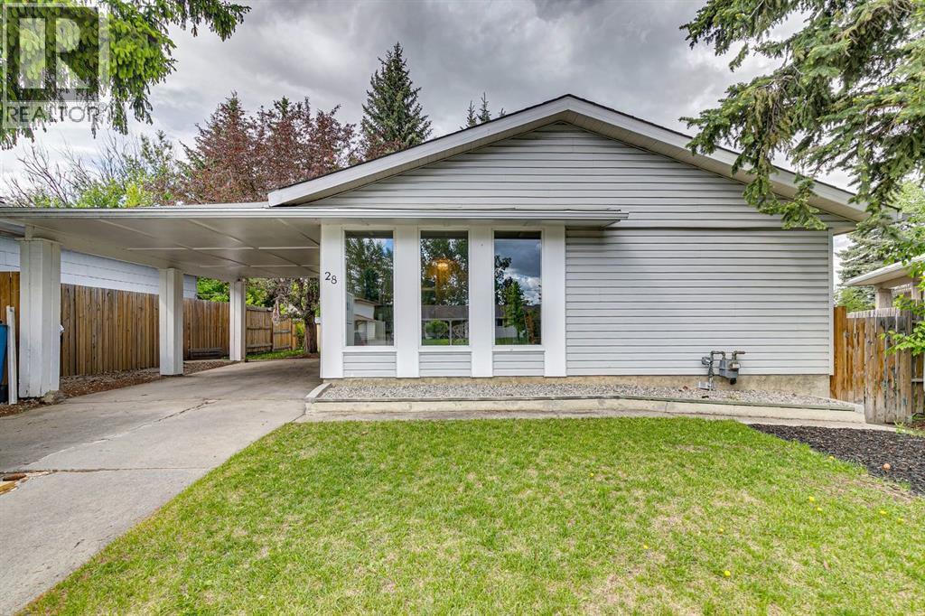28 Cantrell Bay Sw, Calgary, Alberta  T2W 2C2 - Photo 1 - A2319747