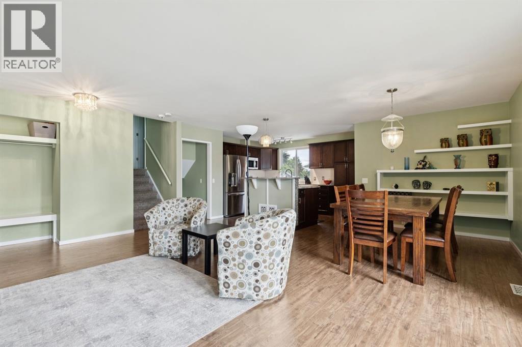 28 Cantrell Bay Sw, Calgary, Alberta  T2W 2C2 - Photo 3 - A2319747