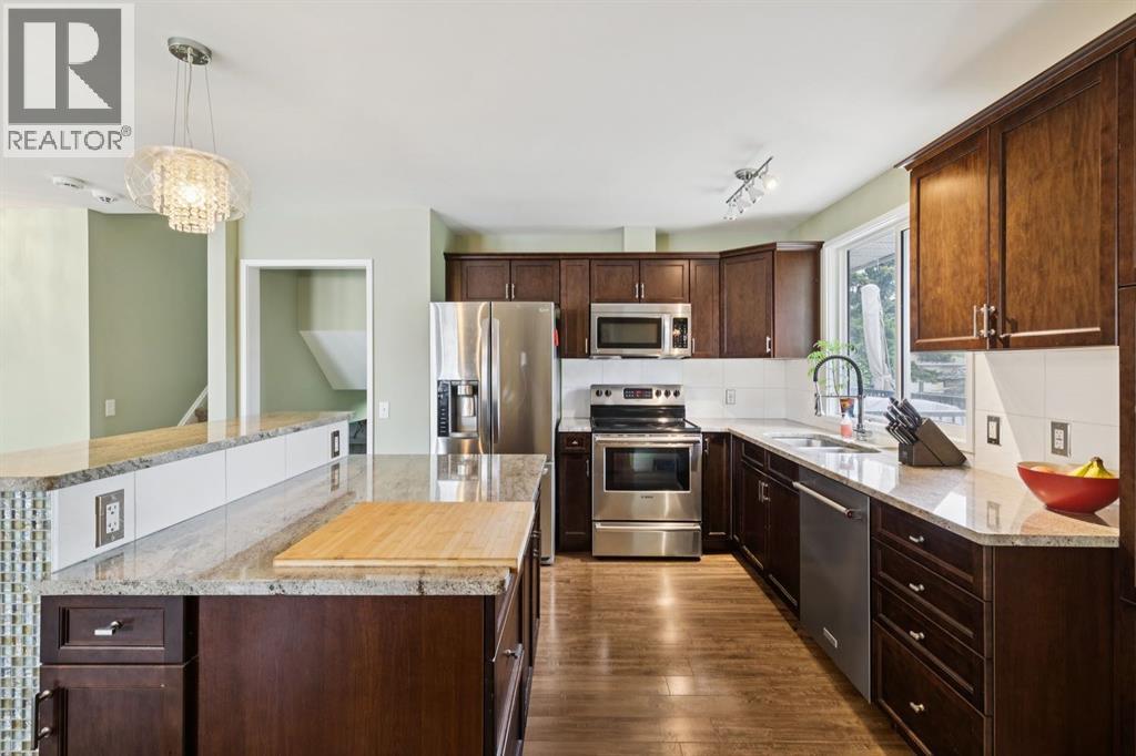 28 Cantrell Bay Sw, Calgary, Alberta  T2W 2C2 - Photo 9 - A2319747