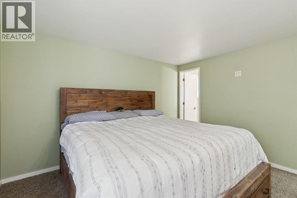 28 Cantrell Bay Sw, Calgary, Alberta  T2W 2C2 - Photo 13 - A2319747
