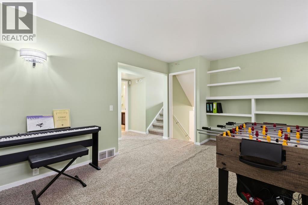 28 Cantrell Bay Sw, Calgary, Alberta  T2W 2C2 - Photo 21 - A2319747