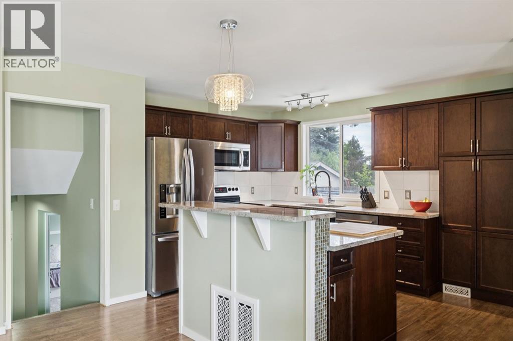 28 Cantrell Bay Sw, Calgary, Alberta  T2W 2C2 - Photo 8 - A2319747