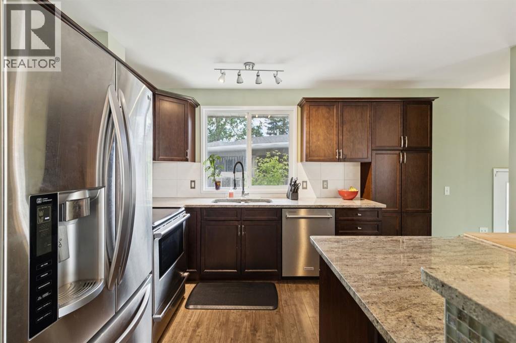 28 Cantrell Bay Sw, Calgary, Alberta  T2W 2C2 - Photo 10 - A2319747