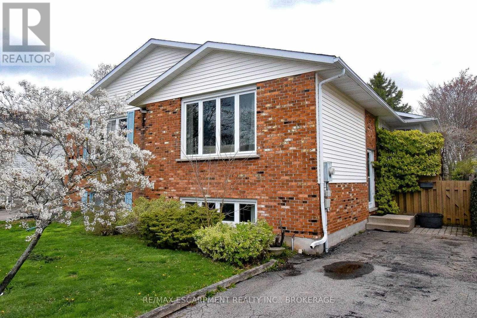MAIN - 87 CHAPEL HILL CRESCENT, Welland, Ontario