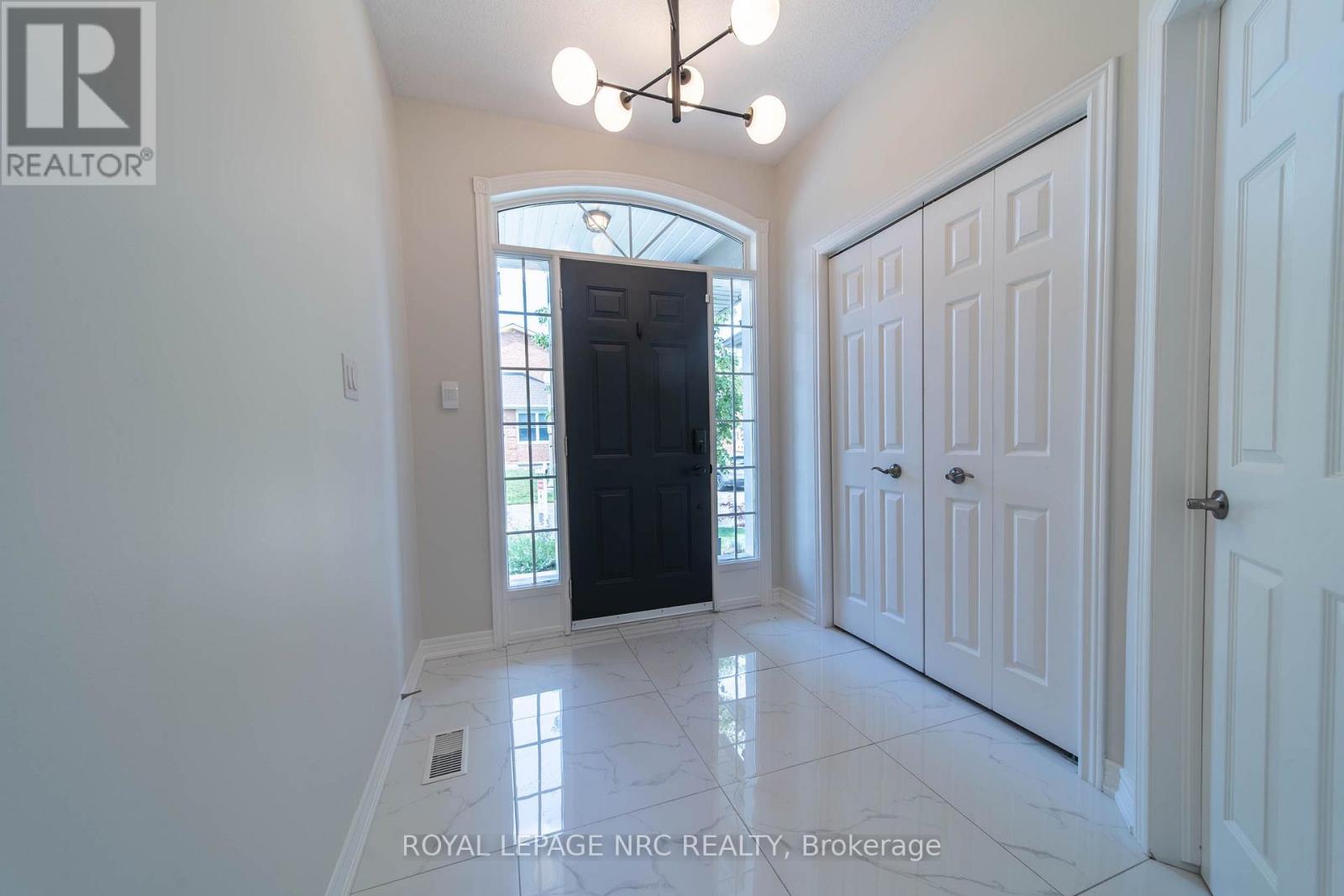 3 - 5200 Dorchester Road, Niagara Falls, Ontario  L2E 7M6 - Photo 2 - X13634788