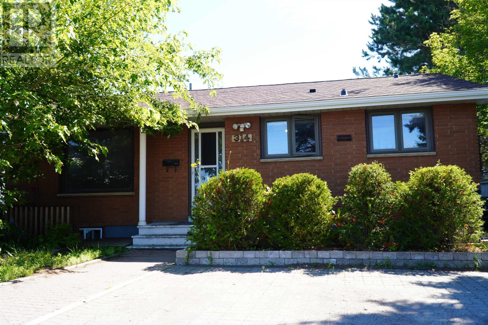 314 Edward Street N, Thunder Bay, Ontario  P7C 4P2 - Photo 1 - TB2602218