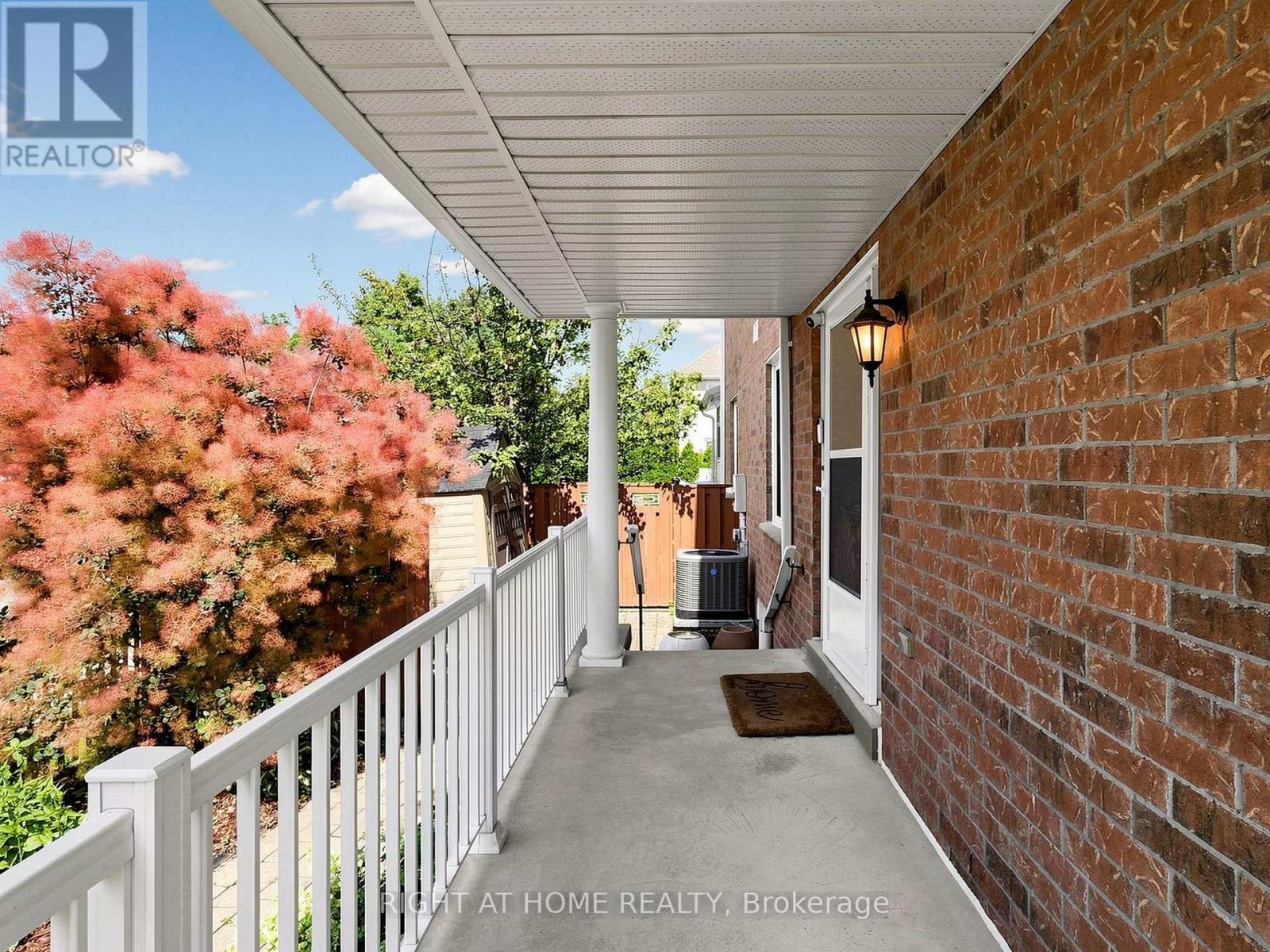 25 Teagarden Court, Whitby, Ontario  L1R 3G1 - Photo 4 - E13634774